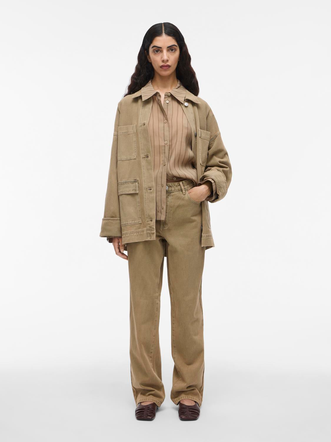 model_shot-front_full